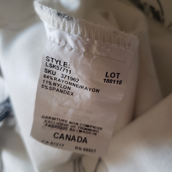 Le Chateau pencil skirt XS floral rose fitted feminine elegant - Picture 6 of 8